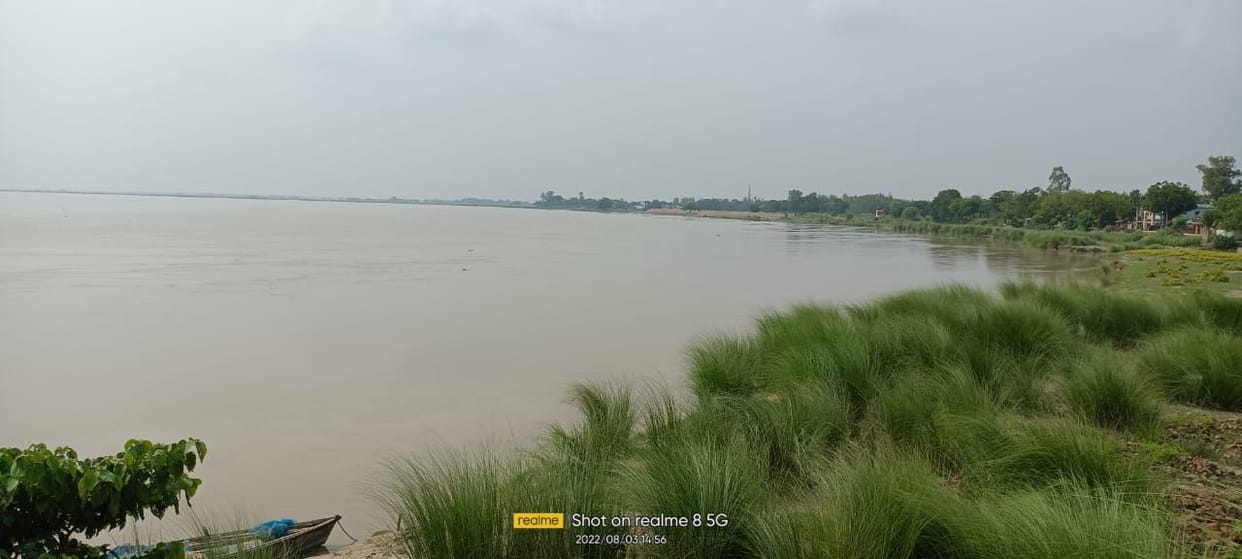 sarayoo river flowing 25 cm above from danger level in barhaj