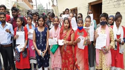 Many students could not give exam as University changes scheme