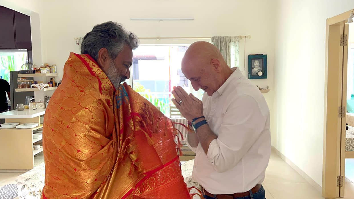 RRR Director SS Rajamouli Host Lunch For Anupam kher At His Place, Actor Give him traditional shawl