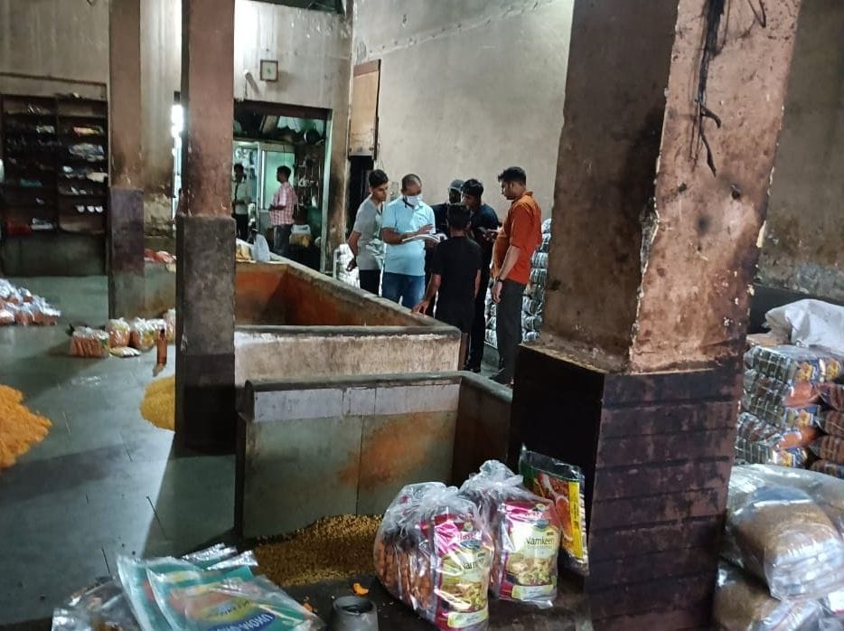 Raid on Bhujia making factory, fine of 25 thousand rupees imposed for using single use plastic