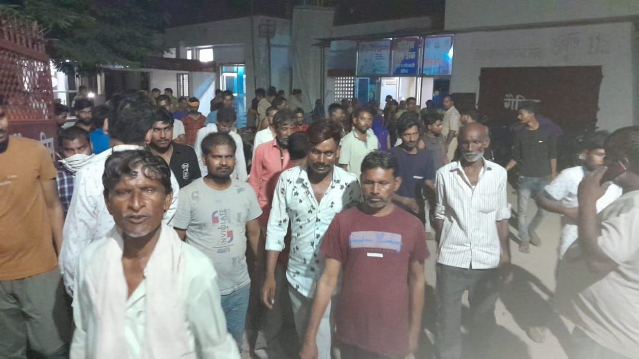Auraiya: Half a hundred people troubled by Dabangg surrounded Kotwali late at night