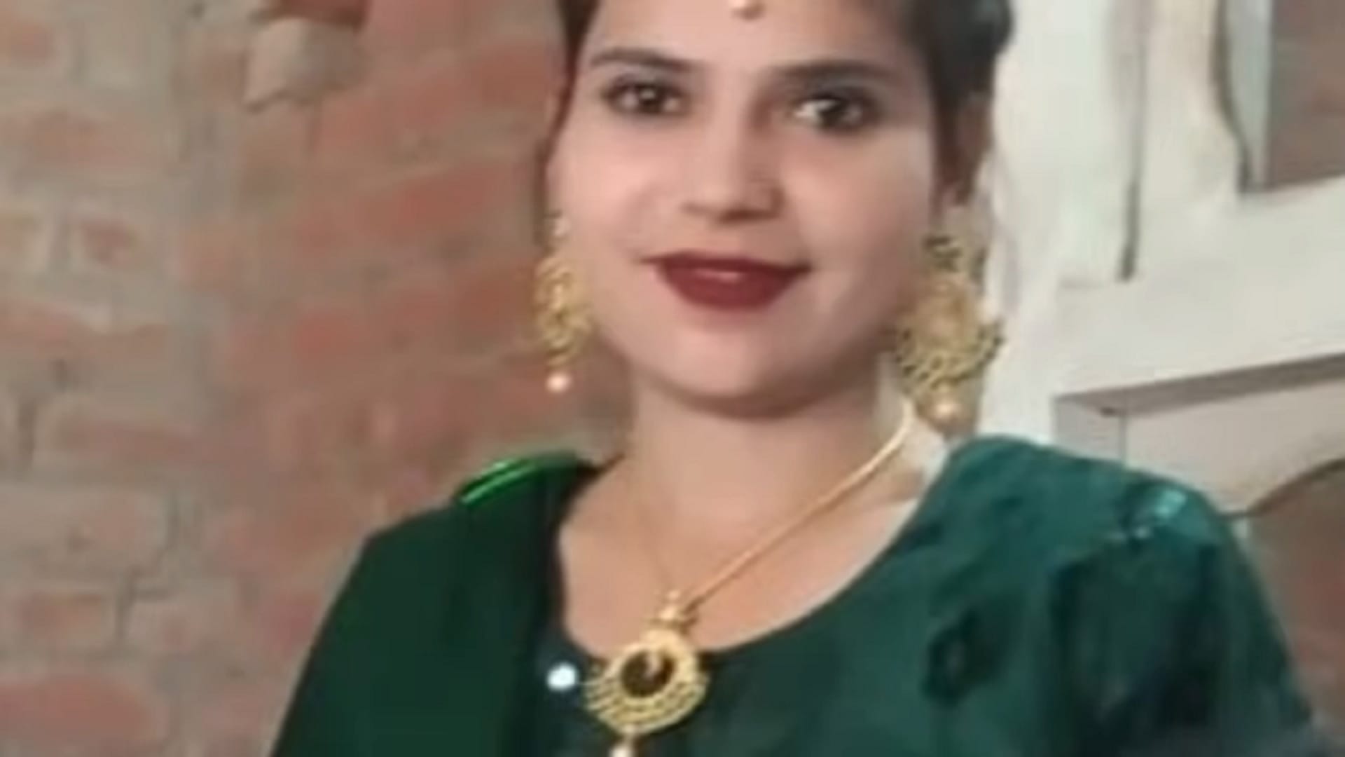 firecracker blast in jehanabad pilibhit Three real sisters dead bodies were buried