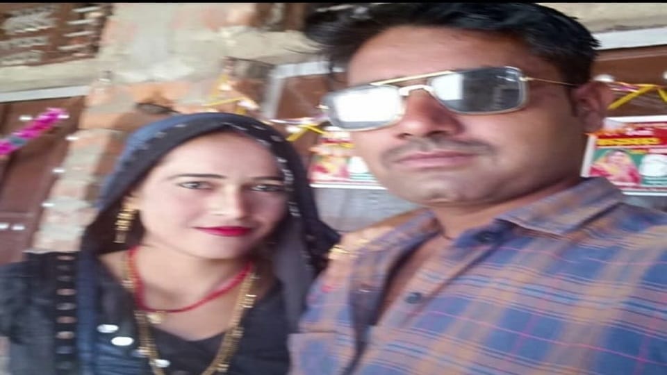 Dead bodies of husband and wife found hanging on the noose in Shikohabad Firozabad district