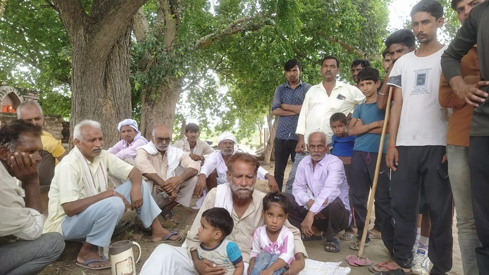 Dead bodies of husband and wife found hanging on the noose in Shikohabad Firozabad district
