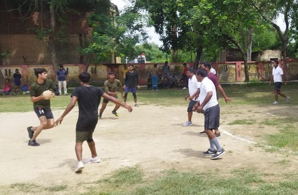 Indresh Kumar Jain Academy's team was the winner in handball