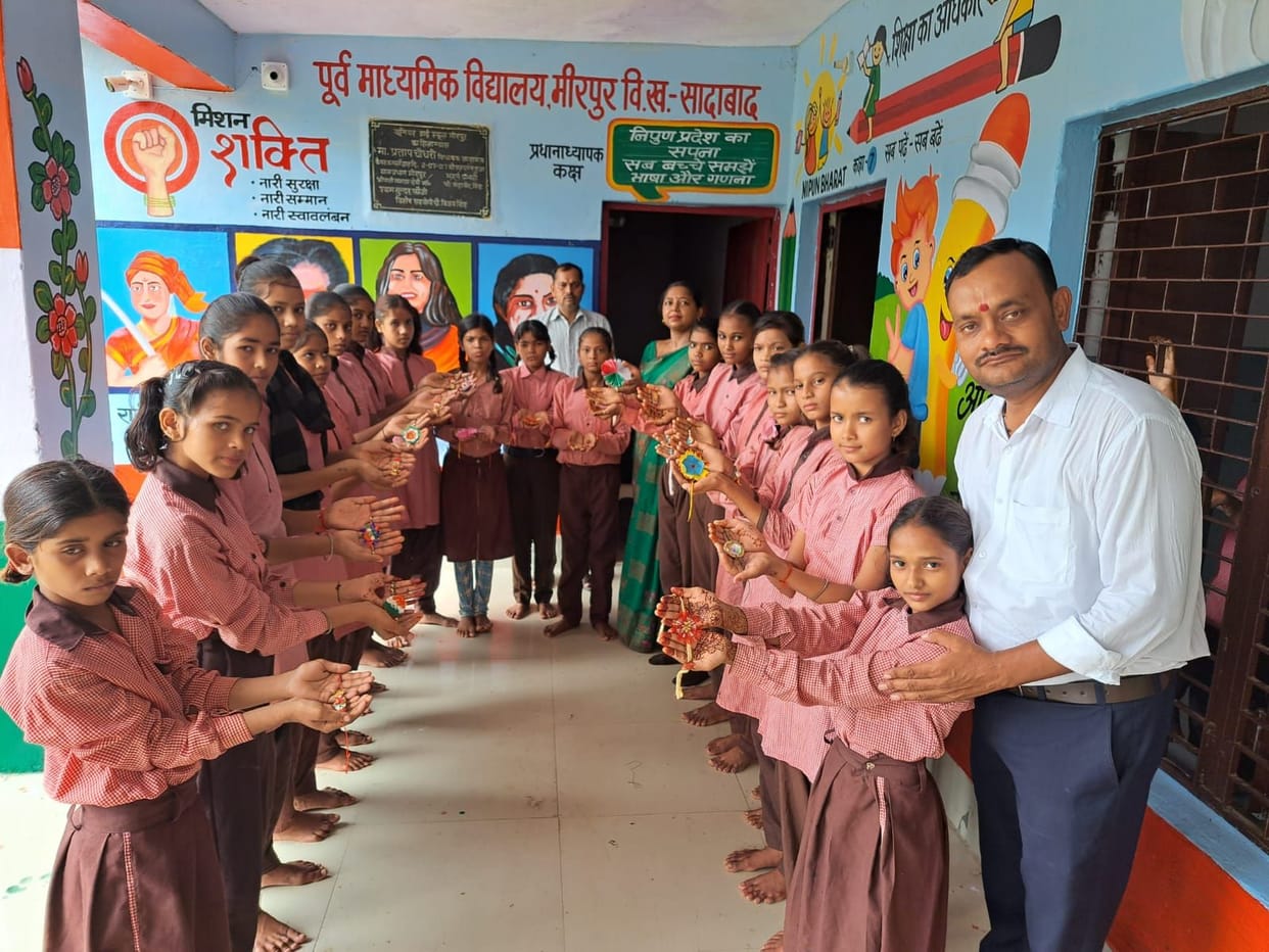 Hathras: Girls sent rakhis for BSF jawans