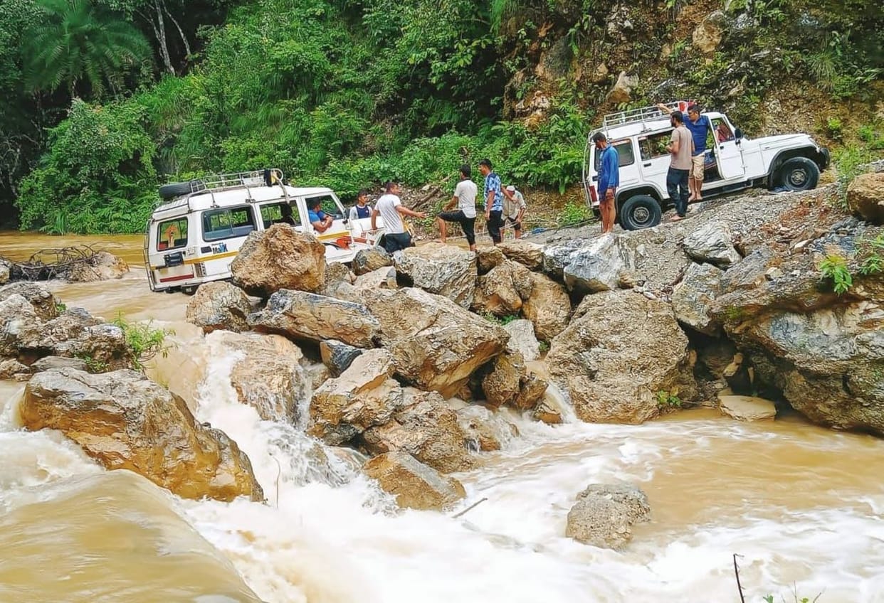 Danger of accident due to rain water flowing on the road