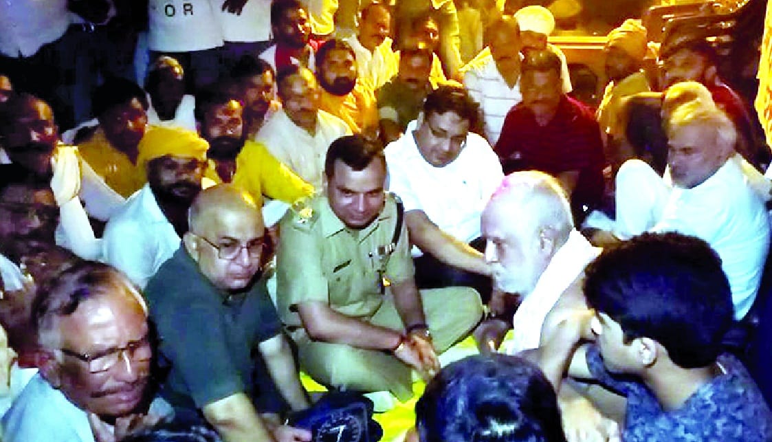 Kunda MLA Rajabhaiya father Uday Pratap Singh house arrest
