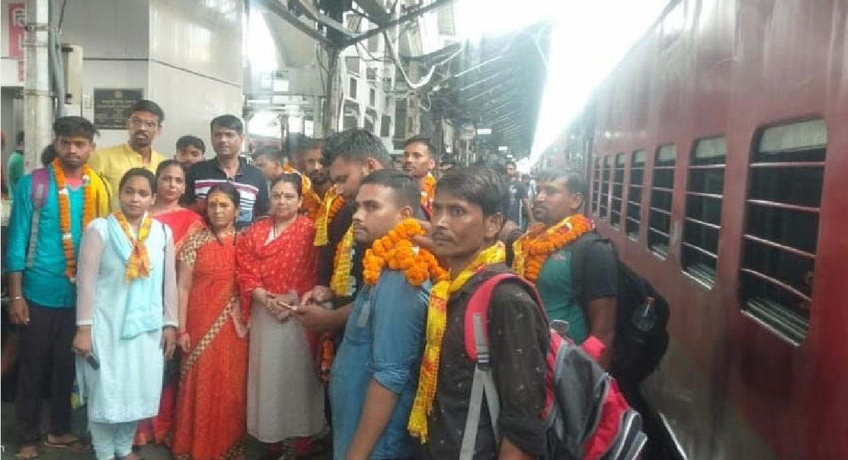 Bajrangi set out on the journey of Baba Budha Amarnath from Kanpur