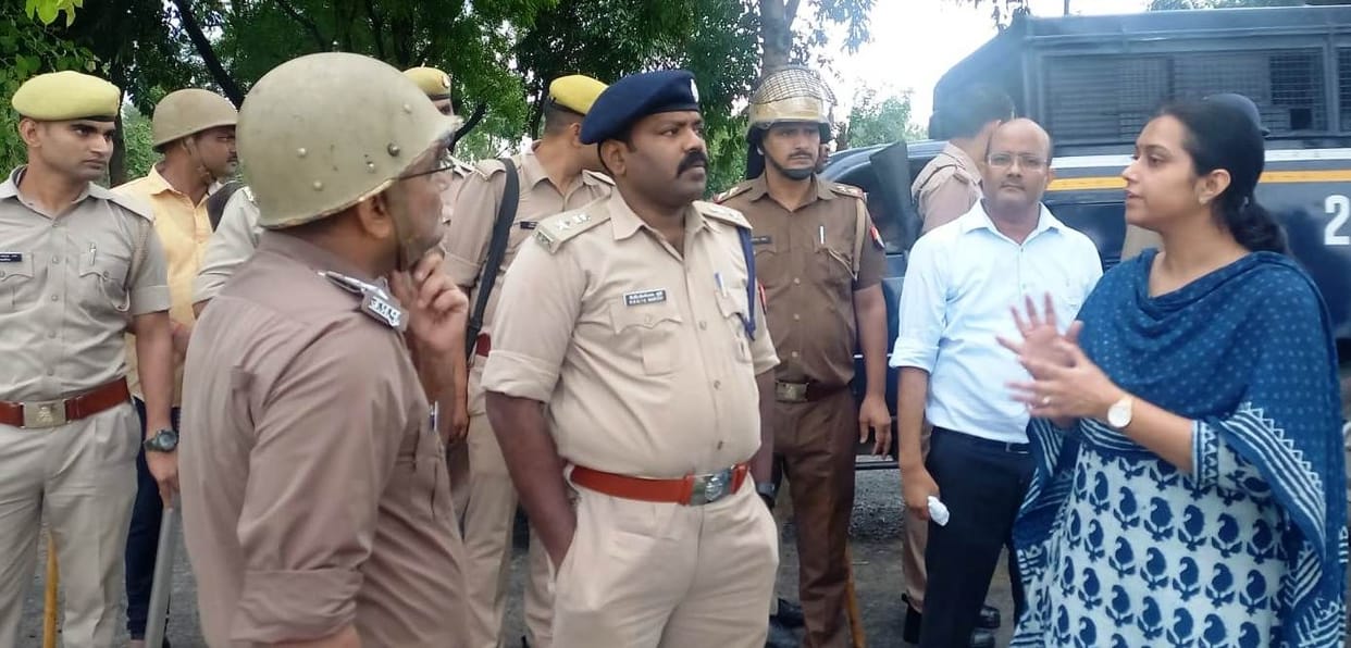 Stone pelting over Buddha statue installation case, four policemen including SO injured
