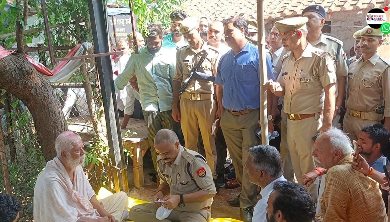 Uday Pratap sitting on a dharna to get the gate removed for Muharram in Sheikhpur