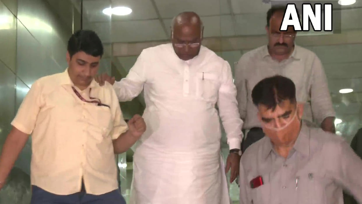 ED summoned Mallikarjun Kharge Parliament Session says Centre afraid of Congress Piyush Goyal counters Updates