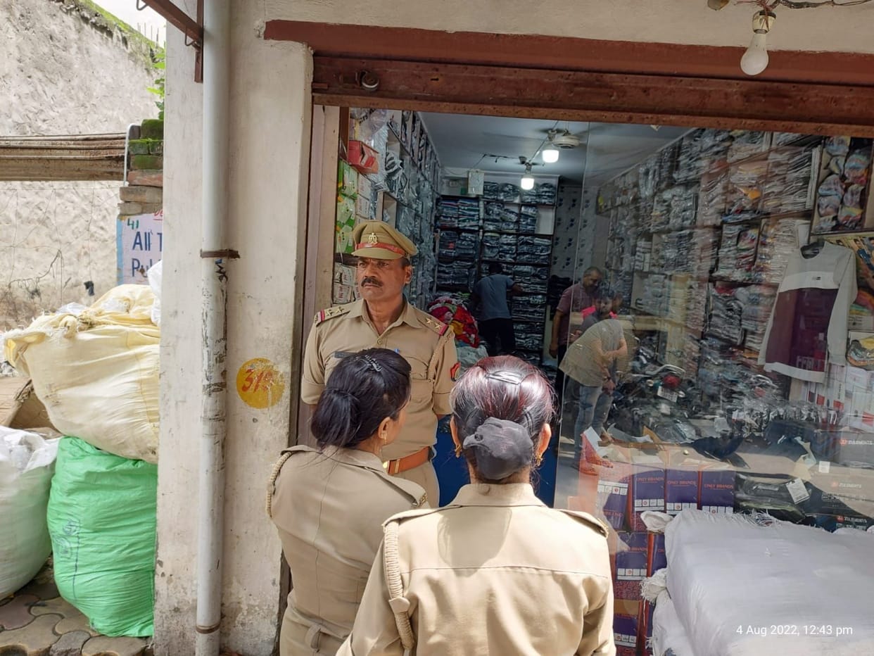 Adidas company's fake clothes were being sold in Sadar Bazar