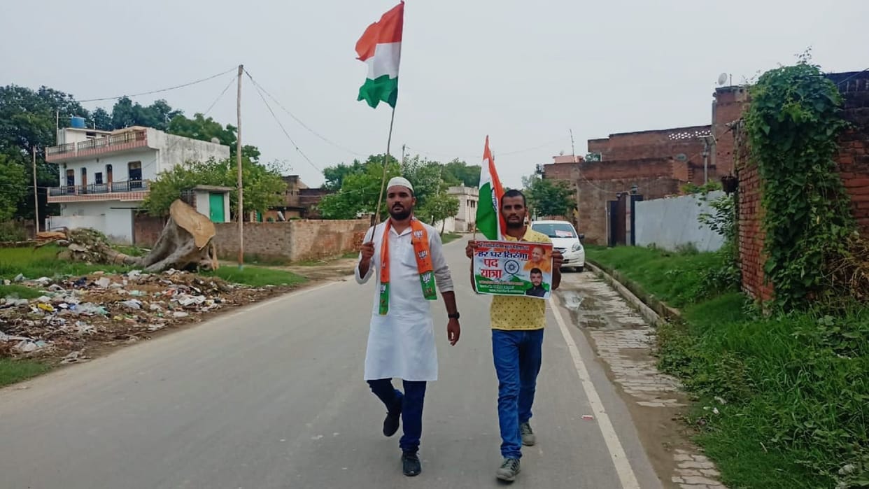 Kasim came out Lucknow on foot from prayagraj