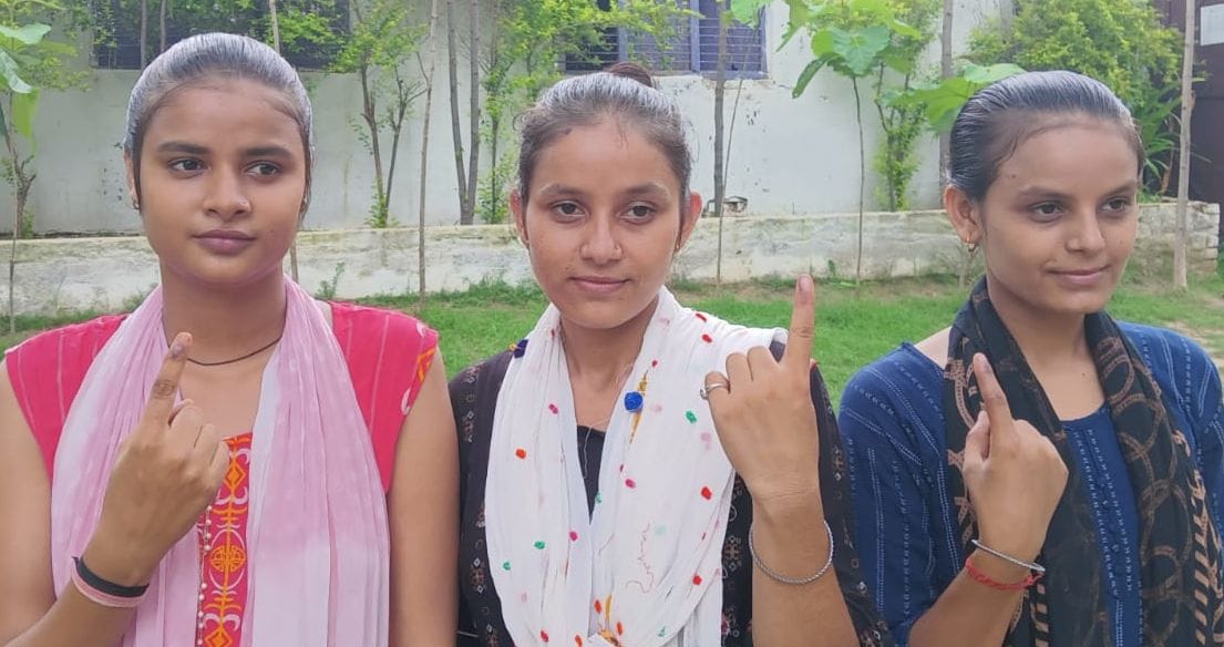 Banda: Votes rained in the by-elections of DDC and two heads, DM, SP inspected many polling stations
