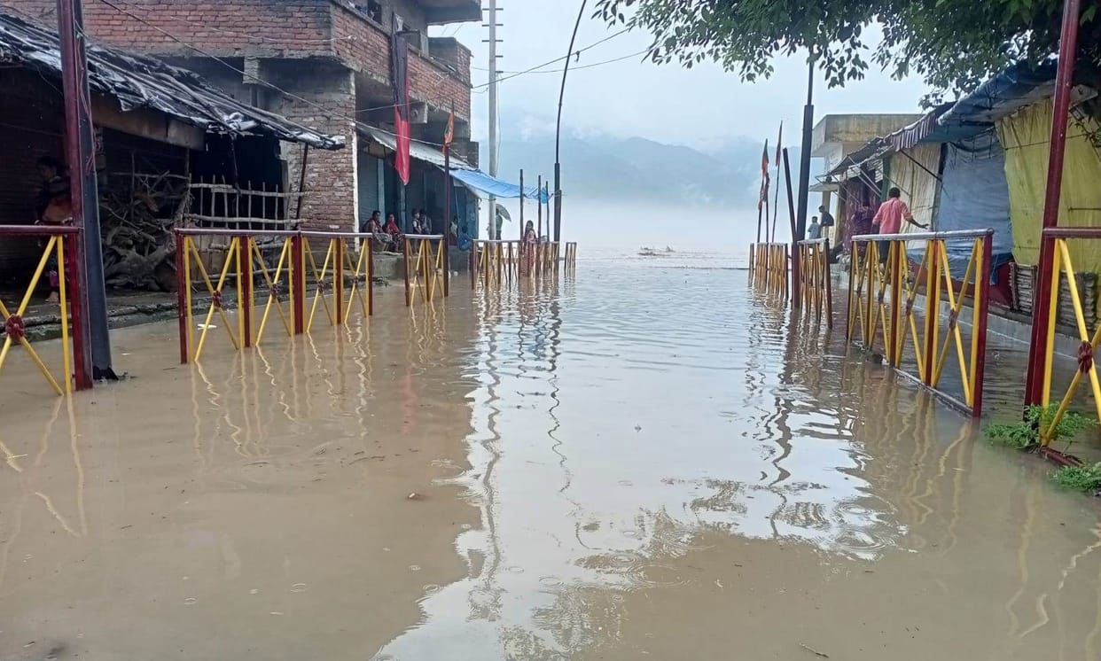 Rain Sharda River water level increased, stopped operation vehicles on barrage
