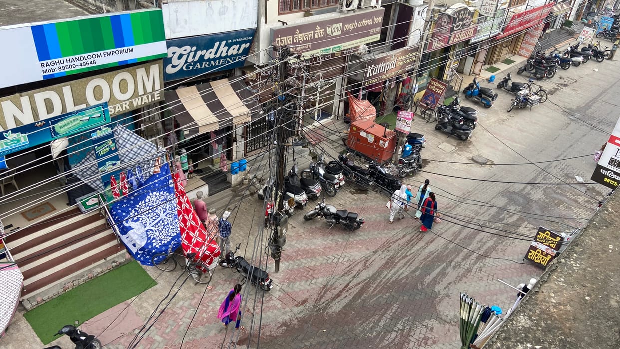 The city entangled in a web of wires, the fear of accidents continues, Kurukshetra