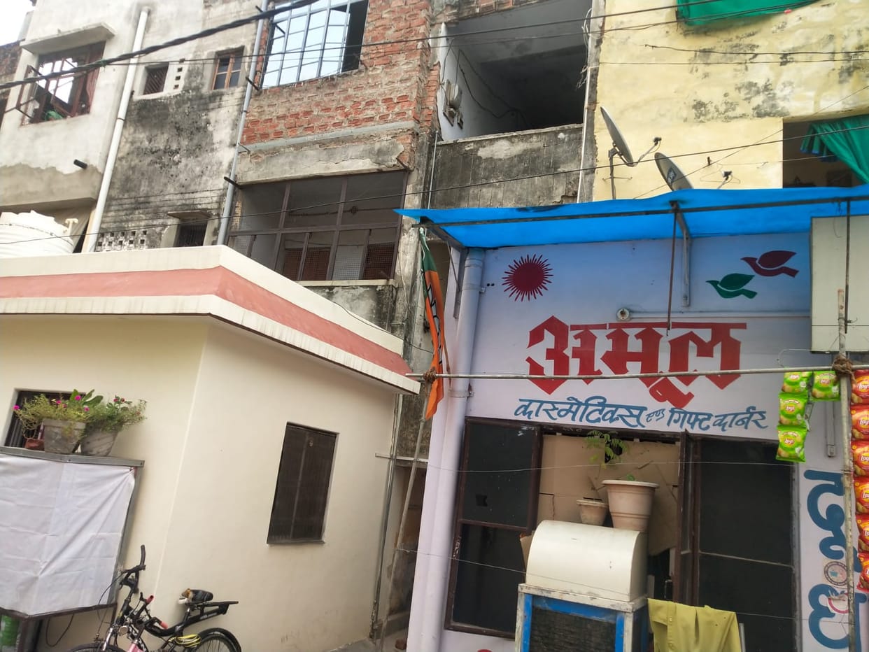 Old woman dead body found in closed house in varanasi neighbors informed police after smelling