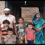 Prayagraj News :  परिवार के साथ बजरंगी।