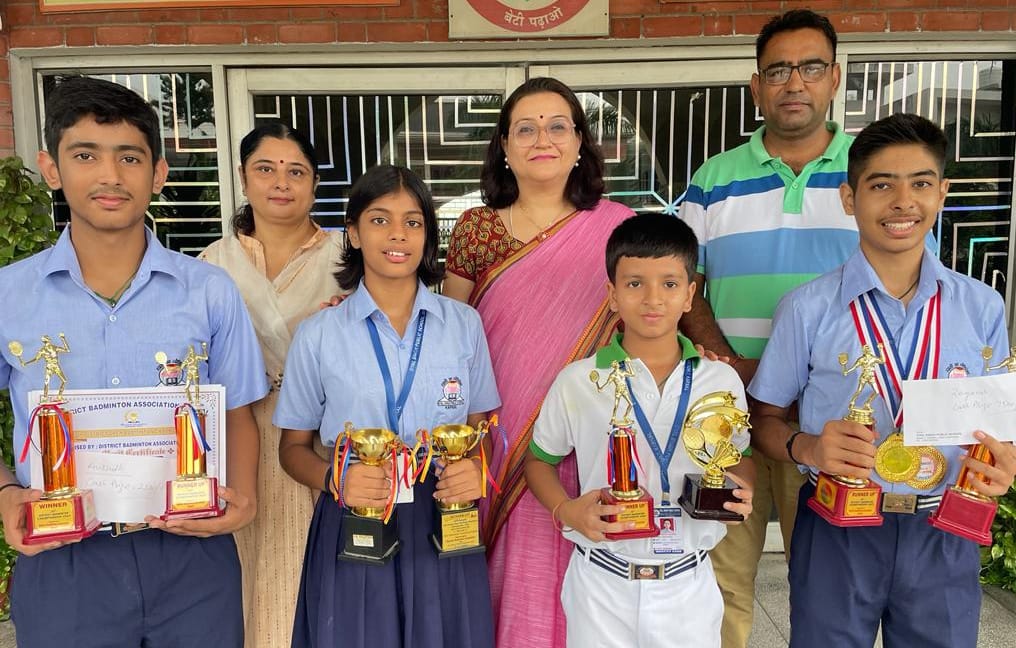 Four players won 13 medals in badminton