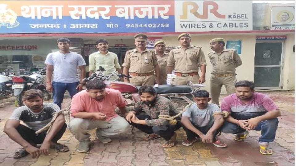Police arrested five members of the gang who stole from closed houses in Agra