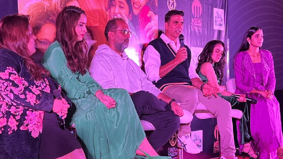 Akshay Kumar Promoted His Film Rakshabandhan In Indore 56 Dukan