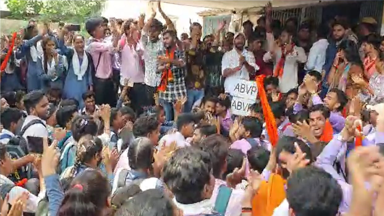 Aligarh Dharma Samaj and Shri Varshney Mahavidyalaya Students of protest by gheraoing VC office of rmpssu