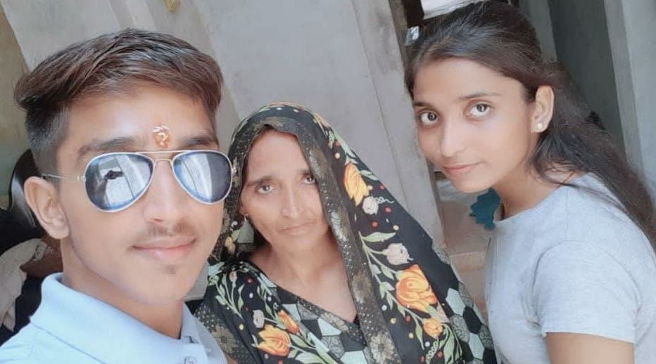 Fatehpur: Sir I am alive...