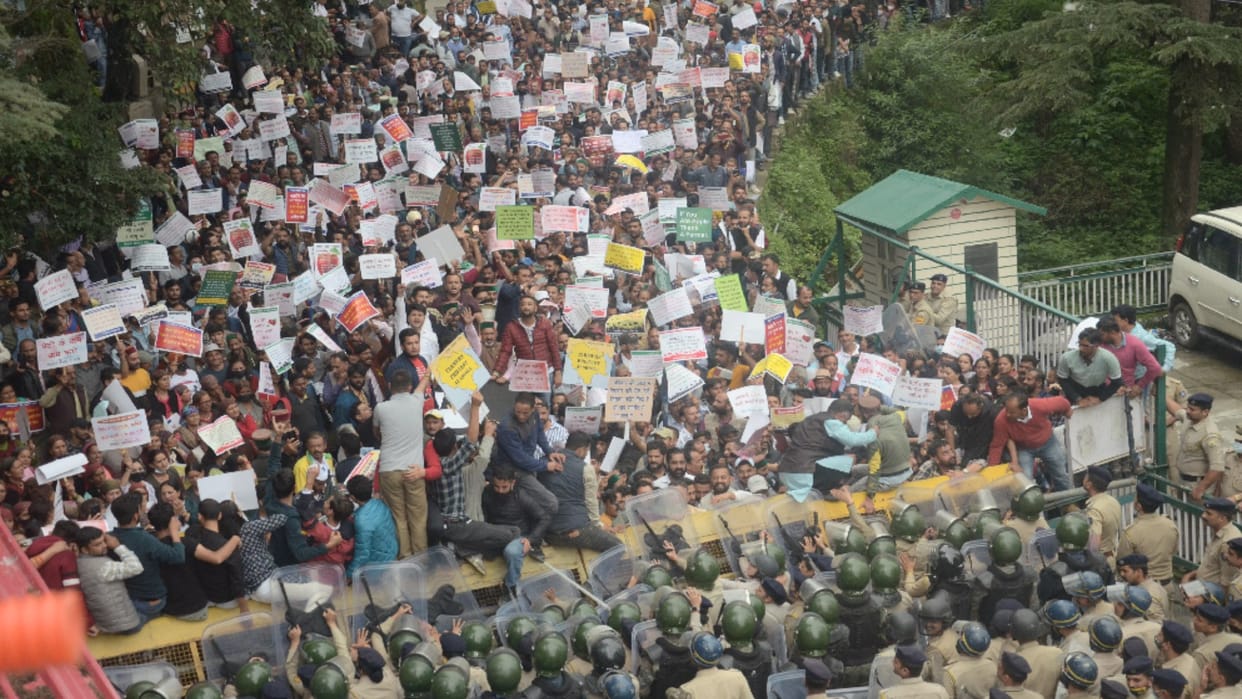 The displeasure of the apple growers of Himachal should not overwhelm the government