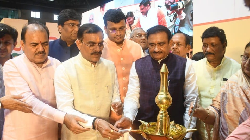 Indore: Swearing-in ceremony of Indore mayor and councilors