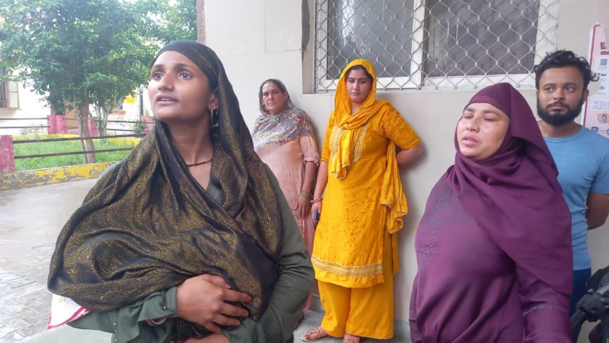 Ambulance not reached in village and no doctor in district hospital a baby child death in Baghpat