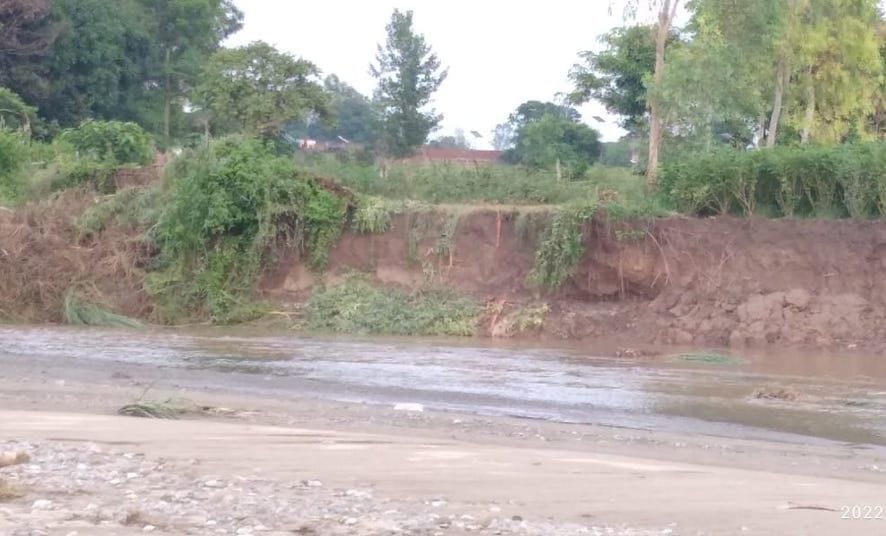 The danger of erosion is looming over the village Rampur Chatha