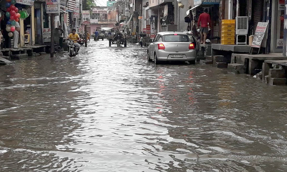 Waterlogging on roads due to rain