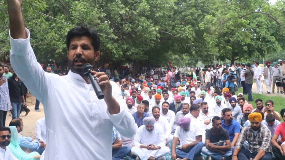Punjab Congress members protest against inflation in Chandigarh