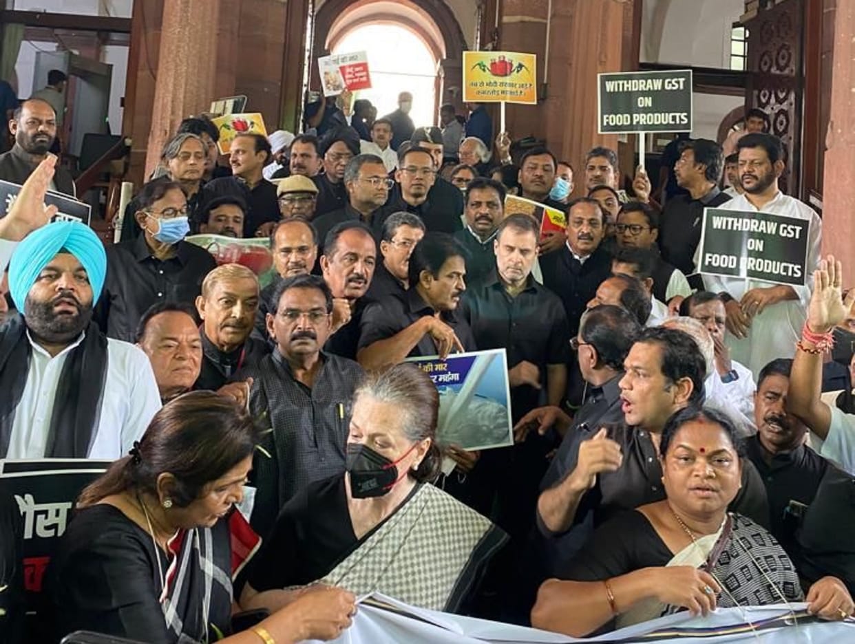 Congress Protest: rahul gandhi should make the effort to call opposition in one banner