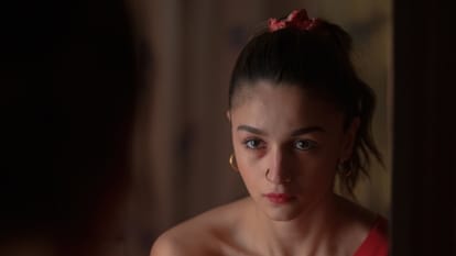 Darlings Movie Review by Pankaj Shukla Netflix India Alia Bhatt Shefali Shah Vijay Varma Red chillies