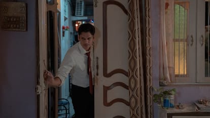 Darlings Movie Review by Pankaj Shukla Netflix India Alia Bhatt Shefali Shah Vijay Varma Red chillies