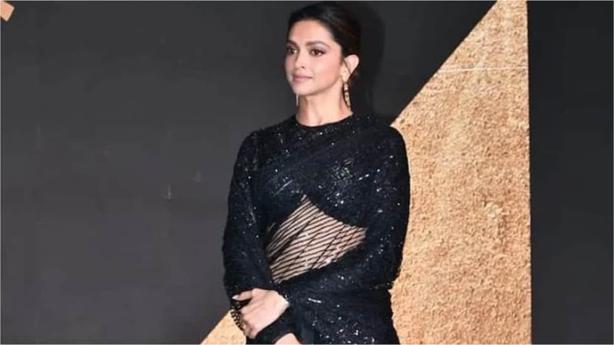 Actress Deepika Padukone in Black Saree Looks Ravishing Photos News in Hindi