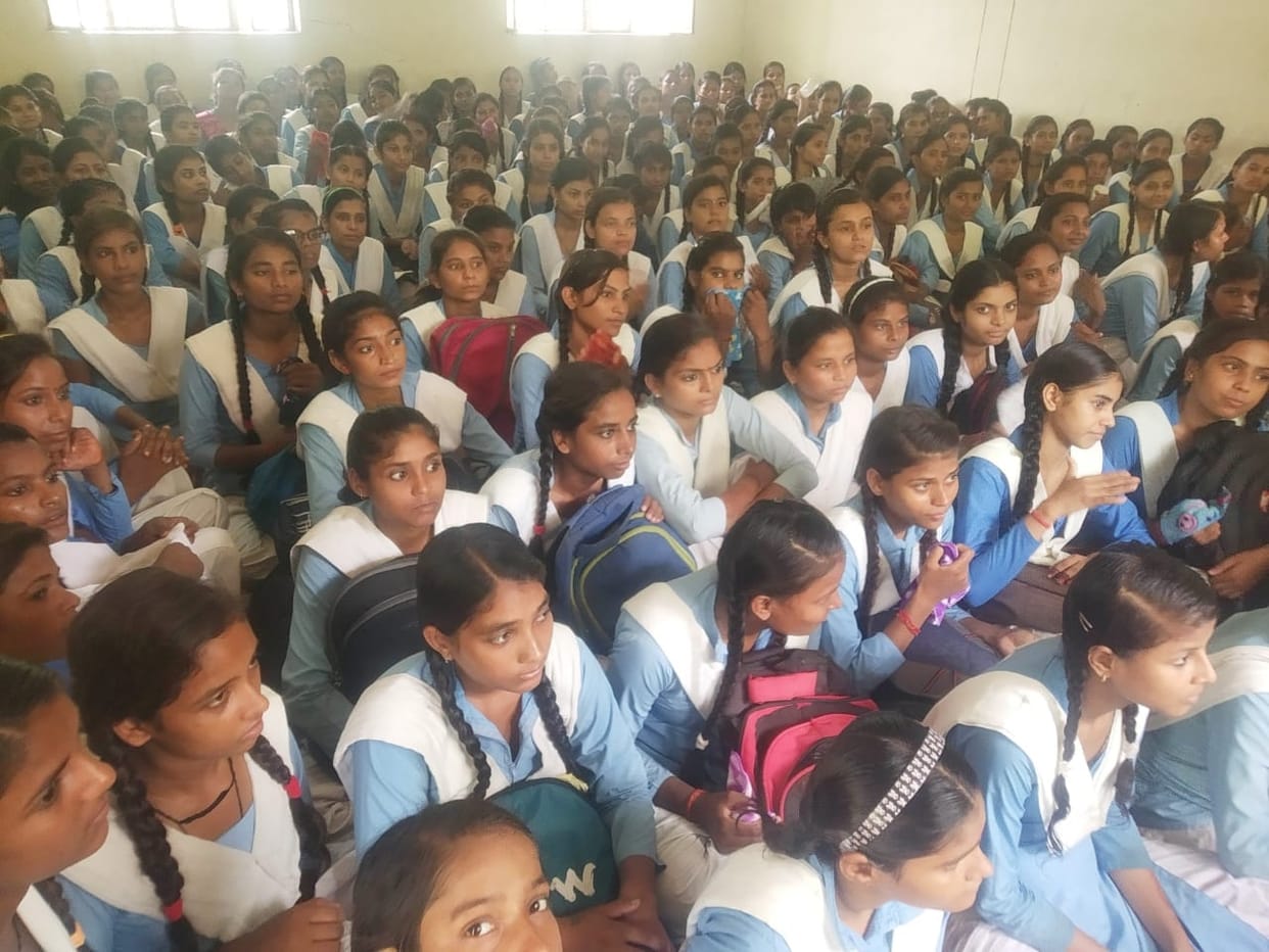 Banda: 200 girls study in one class, four rooms for 868 girl students in Government Girls Inter College