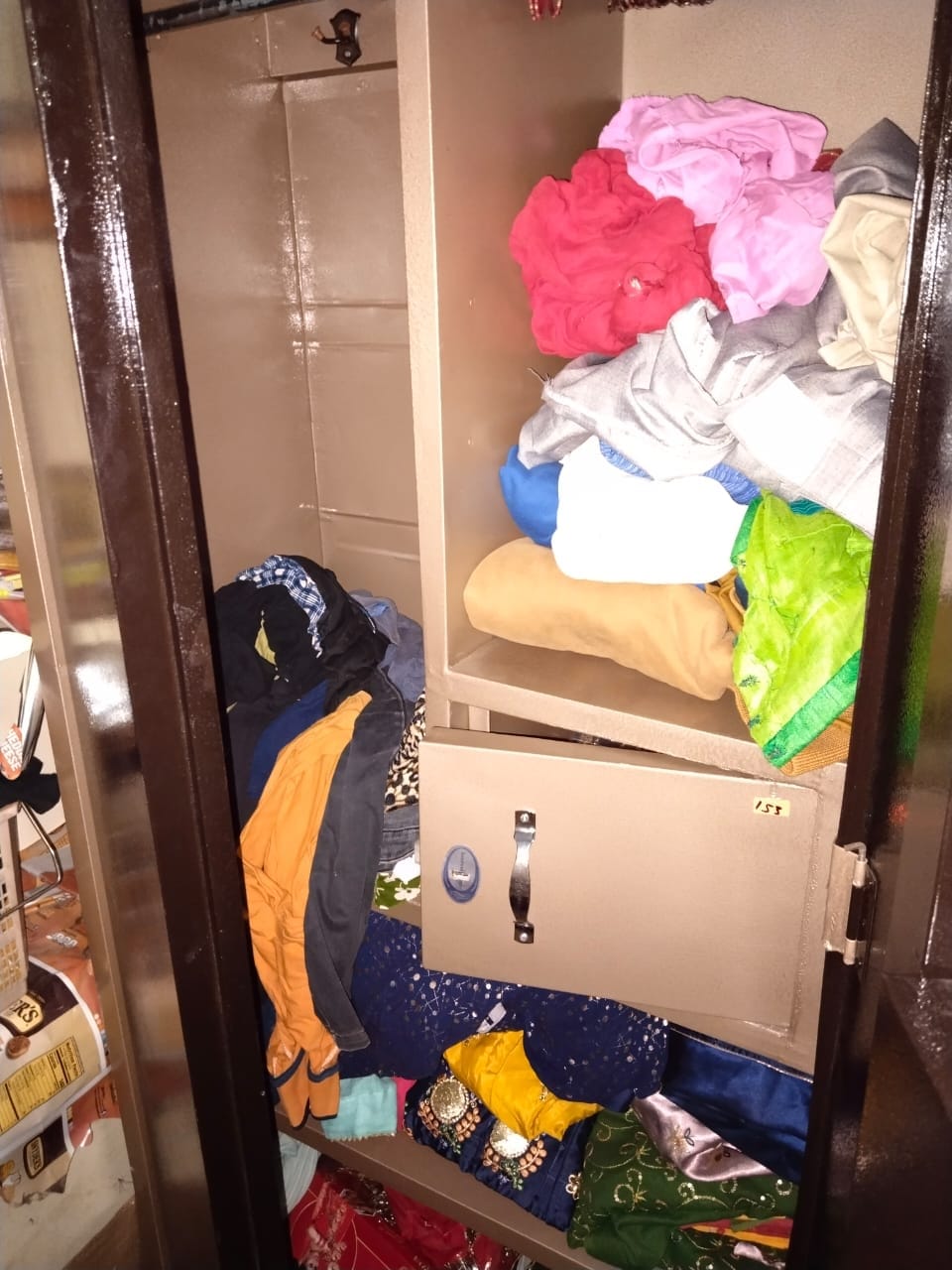 Theft in two houses in the same night in village Digrota