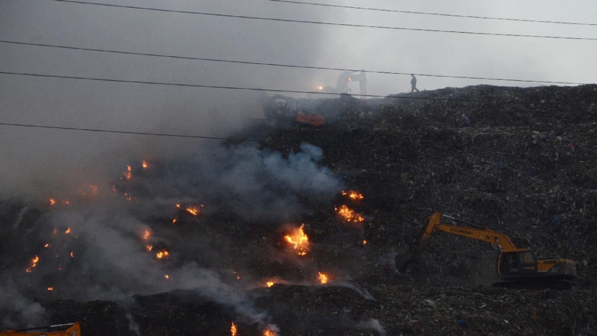 garbage is increasing daily in Ghazipur landfill site