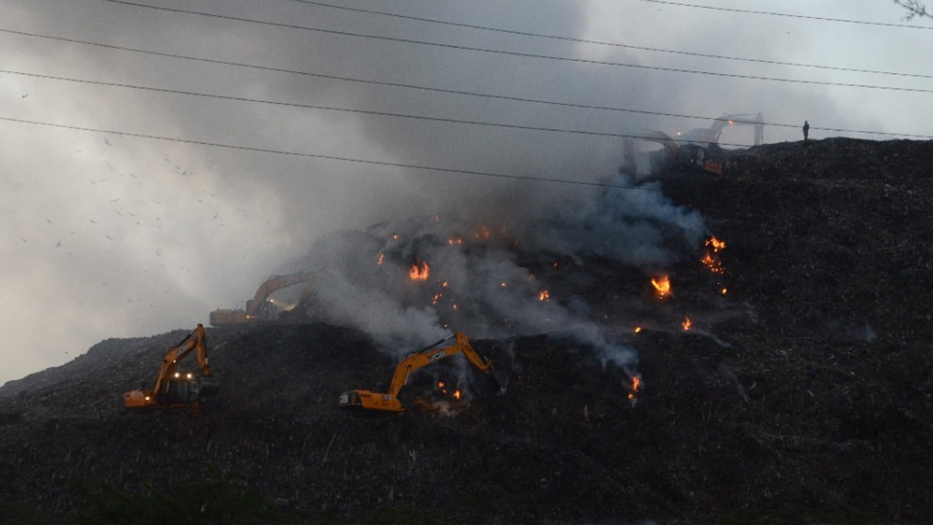 garbage is increasing daily in Ghazipur landfill site