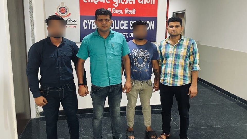 hundreds of people cheated in the name of getting jobs in news channel two arrested by delhi police