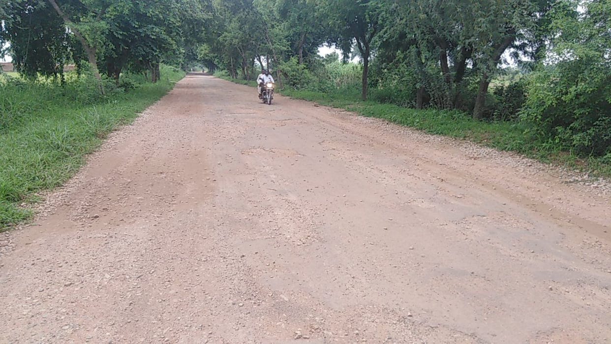 Hathras: Seven months have passed since the foundation stone, the construction of the road has not started