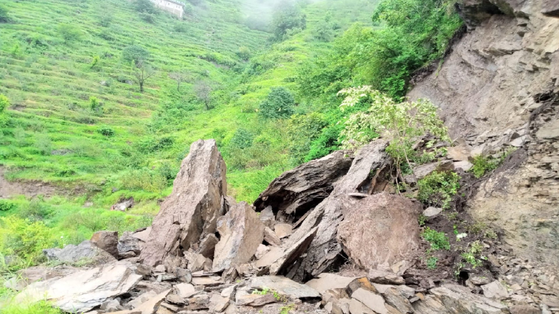 Himachal Weather update Four NHs remained closed for hours due to landslides, 55 other roads and 25 power tran