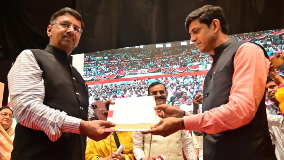 Indore: Swearing-in ceremony of Indore mayor and councilors