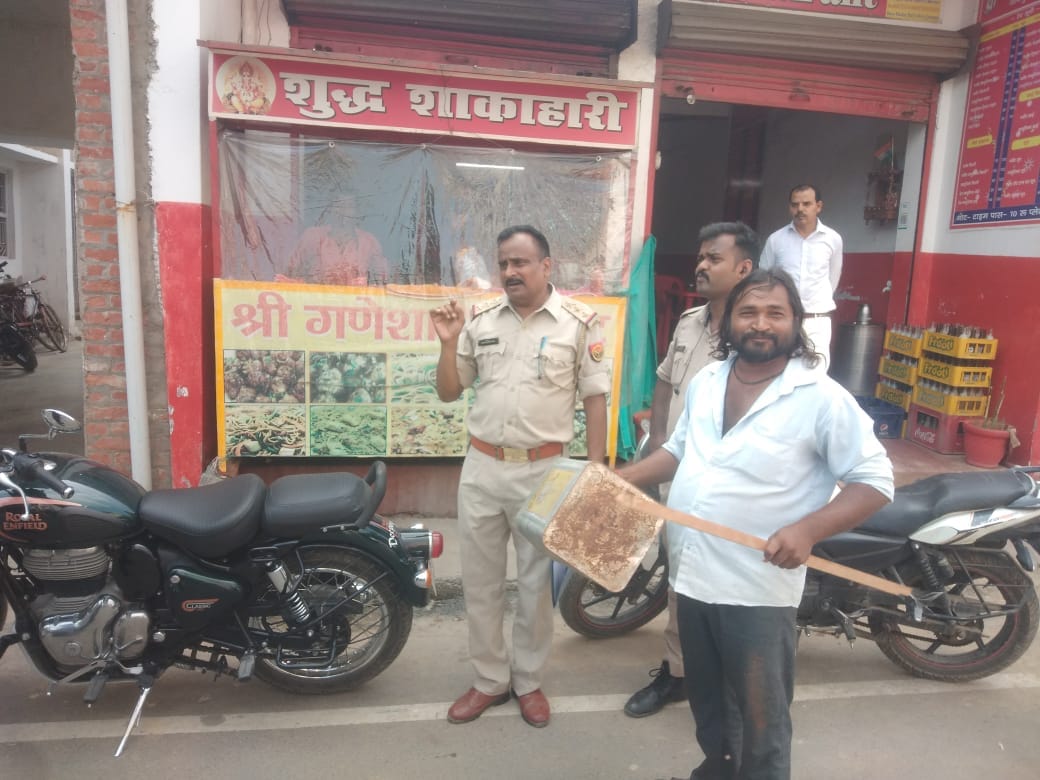 Azamgarh Police section 82 action in jaunpur tin box play for munadi