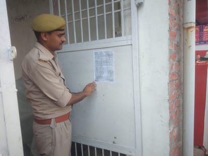 Azamgarh Police section 82 action in jaunpur tin box play for munadi