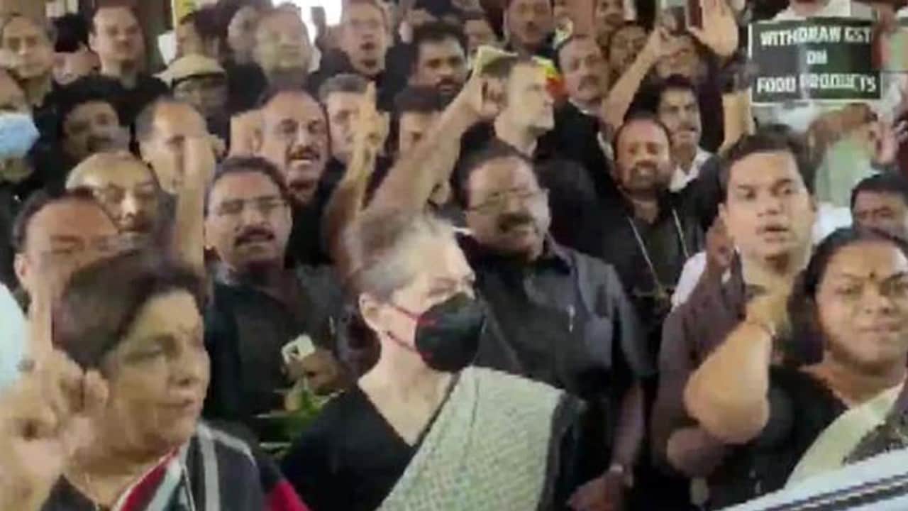 Congress Protest: From Sonia to Priyanka and Rahul, see how Congress protest