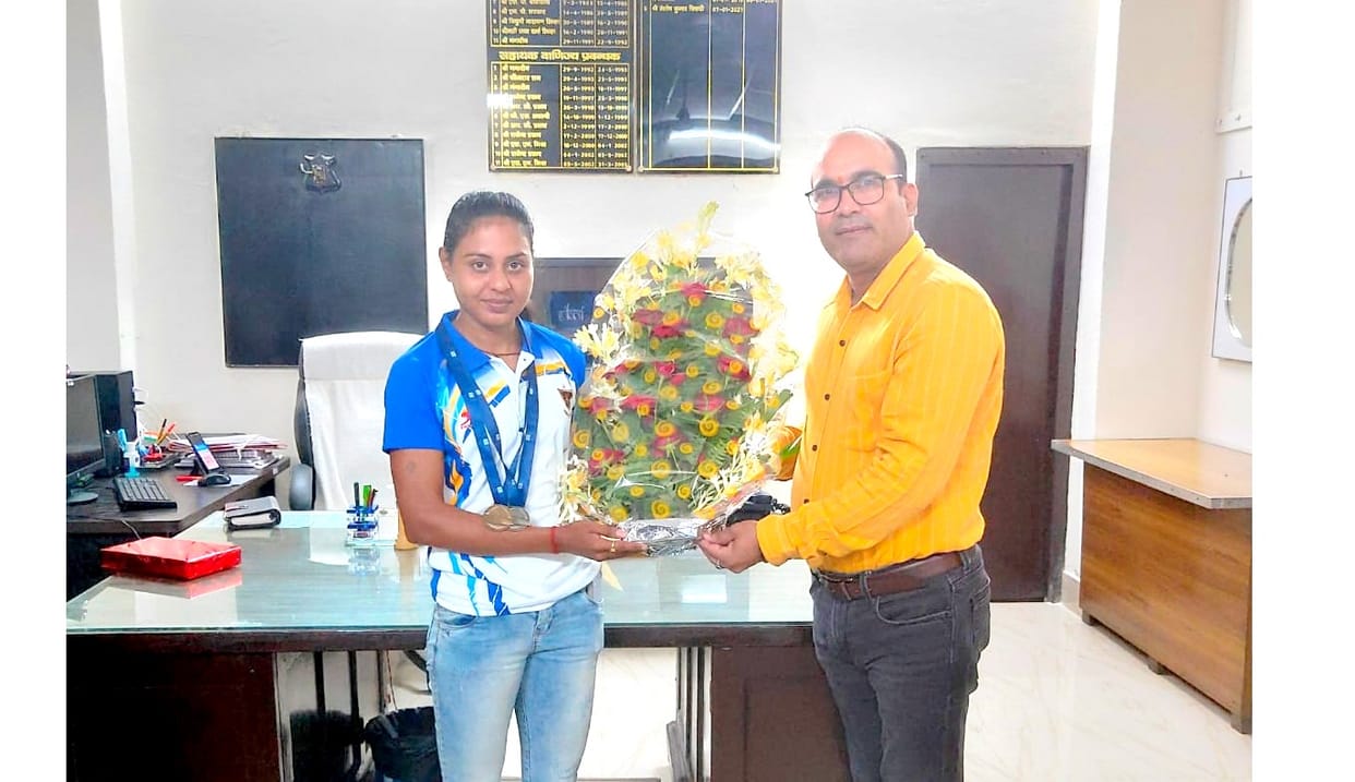 Chhavi Yadav won silver medal in World Railway Cross Country Championship, posted as ticket examiner in Kanpur